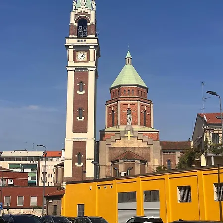 Little * Milánó